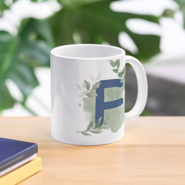 taza con iniciales